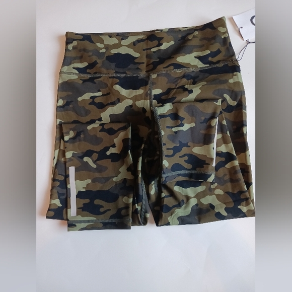 ZYIA Pants - ZYIA Active Wear Camo Light Green Soft And Snug Mid-rise 7/8 24 Inches Size 8-10